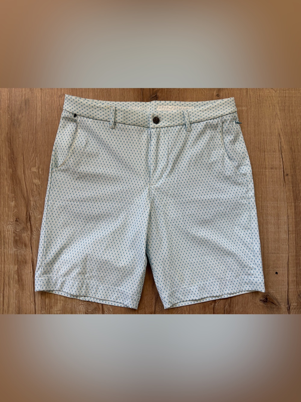 Johnnie-O Light Blue Golf Shorts Size 34